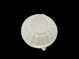 Vintage Tupperware Jello Mold WHITE w Lid and Insert 3 Piece 620-5 - $18.22