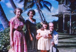 35 mm color slide * KODAK  Blue Border HALEKULANI HOTEL HI Dorothy, Mary... - $5.89