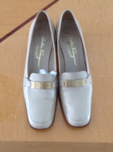 EUC Beige Ferragamo Gold Buckle Detail Loafers SZ 9 AA Made in Italy - £77.39 GBP