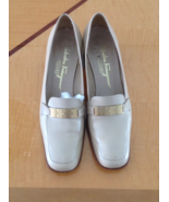 EUC Beige Ferragamo Gold Buckle Detail Loafers SZ 9 AA Made in Italy - £76.62 GBP