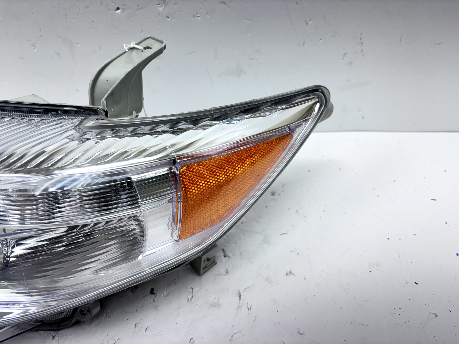 nice all tabs for 2010 2011 toyota camry front left headlight Item image 2