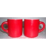 (2) Anchor Hocking Fire King Collectible Red Milk Glass Mugs - $717.82 MXN