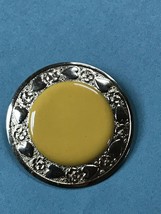 Vintage Large Mustard Enamel Circle Framed in Goldtone Hearts Scarf Clip – 2 inc - £9.05 GBP