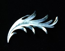 Dsc 0166 trifari silver leaf brooch 1 thumb200