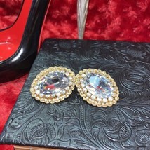 Vintage Rhinestone Clip On Earrings Gold Tone Beautiful Filigree Work Ti... - $18.69