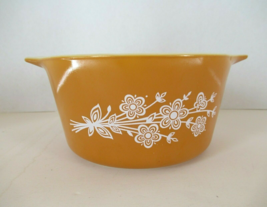 Pyrex bowl 7&quot; W double spouted gold Cinderella butterfly white flowers  vintage - £17.98 GBP
