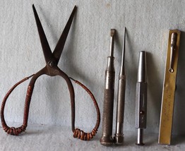 Group of 5 vintage tools Scissors, chalk marker, hole punch, Screwdriver and pun - £15.67 GBP