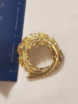 Vintage Gold Tone Circle Leaf Brooch with Auora Borealis Rhinestones - £5.95 GBP