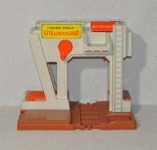 Vintage Fisher Price Little People 943 Lift &amp; Load Railroad Depot Building - £11.96 GBP
