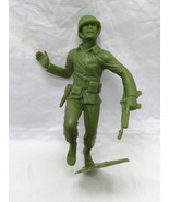 Vintage Soldier Running With Rifle 5&quot; Plastic Army Men Toy - $275.49 MXN