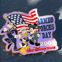 Disney World Armed Forces Day 2004 Mickey Donald Goofy Pin LE - £13.88 GBP