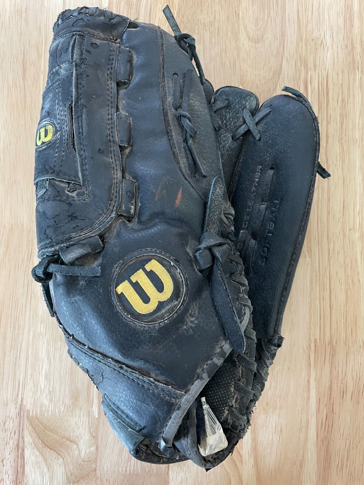 Wilson 14" A2444 Black Leather Elite Softball Glove Over Sized Pocket RHT - $31.49