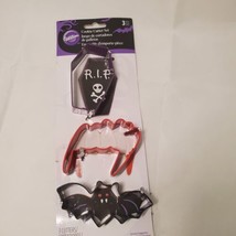 Wilton Cookie Cutter Set of 3 Cutters Halloween Coffin Bat Fangs NEW  - £3.75 GBP