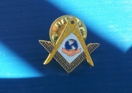 Modern Mason Compass and Rule Lapel Pin -- Mint Condition !!! - $12.00