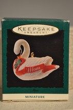 Hallmark - Mom - White Swan with Red Ribbon - Minature - Keepsake Ornament - £9.07 GBP