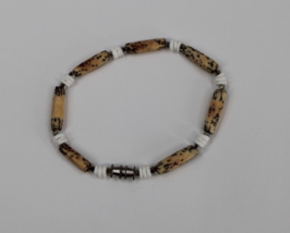 Hawaiian Beaded Shell Bracelet Approximately 7.5 inches long Brown White NWOT - £3.98 GBP