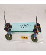 King and Country CW126 Infantryman&#39;s Advancing Hand on Rifle CM-131 - £66.02 GBP