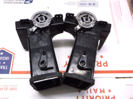 12-13-14-15 CHRYSLER TOWN&COUNTRY CENTER DASH BLACK PAIR AIRVENTS ASSEMBLY W/ATC image 3