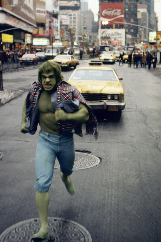 The Incredible Hulk Lou Ferrigno Times Square New York yellow cab 24x36 ...