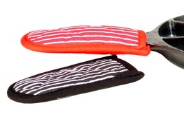 2 LODGE Hot HANDLE HOLDERs Heat Resistant Silicone Lined insulated Grips... - $26.11