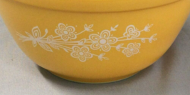 Pyrex #402 Butterfly Gold Mixing Bowl Orange Yellow 1.5 L - £10.97 GBP