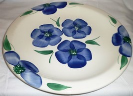 PIER 1 CERAMIC HANDPAINTED PLATE WHITE GLAZE WITH VIOLETS MADE IN ITALY - $5.50 CAD