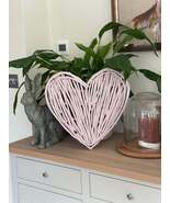 Small Rose Pink Wicker Heart- 40cm - €85,64 EUR Small Rose Pink Wicker Heart- 40cm - €85,64 EUR