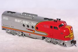 Bachmann HO Scale Santa Fe EMD FT Diesel #307 Powered locomotive RUNS - $68.88