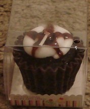 BRAND NEW IN BOX  Little Chocolate Drizzled Cupcake Candle, ABSOLUTELY A... - $128.98 MXN
