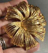 Vintage Premier Design Gold Tone Large Flower Brooch - £11.95 GBP