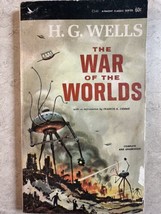 H.G. Wells The War Of The Worlds Paperback Book 1964 - $9.49