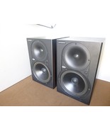 Mackie HR824 Active High Resolution Studio Speaker Monitor (pair) AS-IS - $2,720.63 MXN