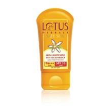 Lotus Herbals Sicuro Sole Illuminante Pelle Anti Marroncino Sunblock 50 G SPF 30 - £12.73 GBP