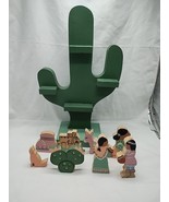 Wooden Cactus Decor With (8) Pieces Donkey Wolf Cactus Villagers - $459.21 MXN
