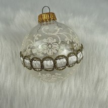 Christmas By Krebs 4 Ornaments Clear &amp;  White Glass String Center with Crowns - £10.52 GBP