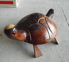 Beautiful Vintage Hand Carved Wood Turtle Figurine 2 1/4&quot; Tall - £19.78 GBP