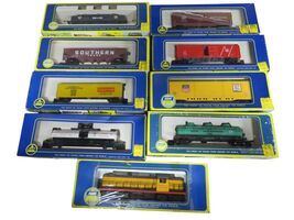 AHM HO Scale Train Lot (9) – RS-2 Loco, Box Cars, Tankers, Reefers – Box... - €68,03 EUR