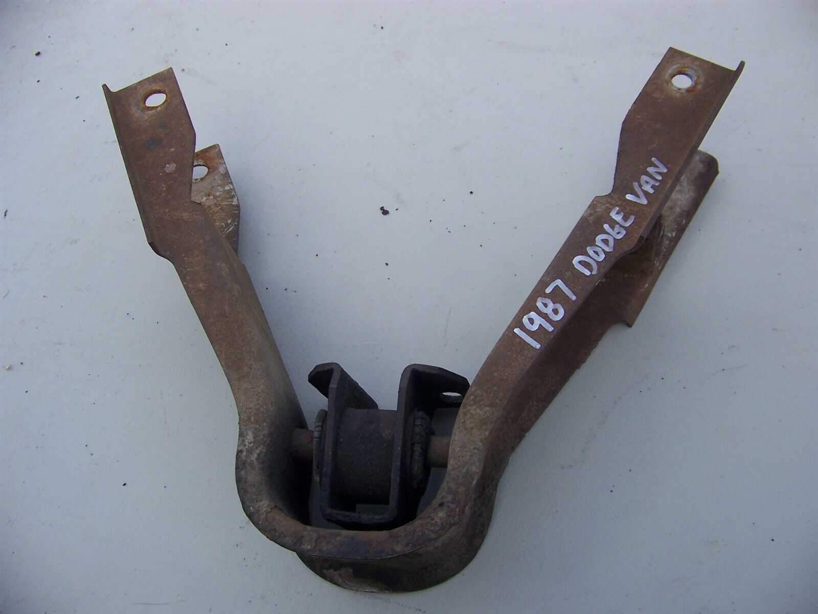 1987 Dodge Ram Van Transmission Mount OEM 86 85 84 86 82 81 80 79 78 77 76 - $134.98