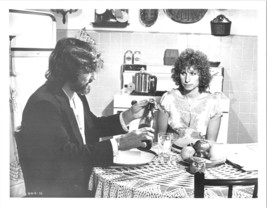 A Star is Born 1977 Streisand &amp; Kristofferson at table original 8x10 inch photo - £19.75 GBP