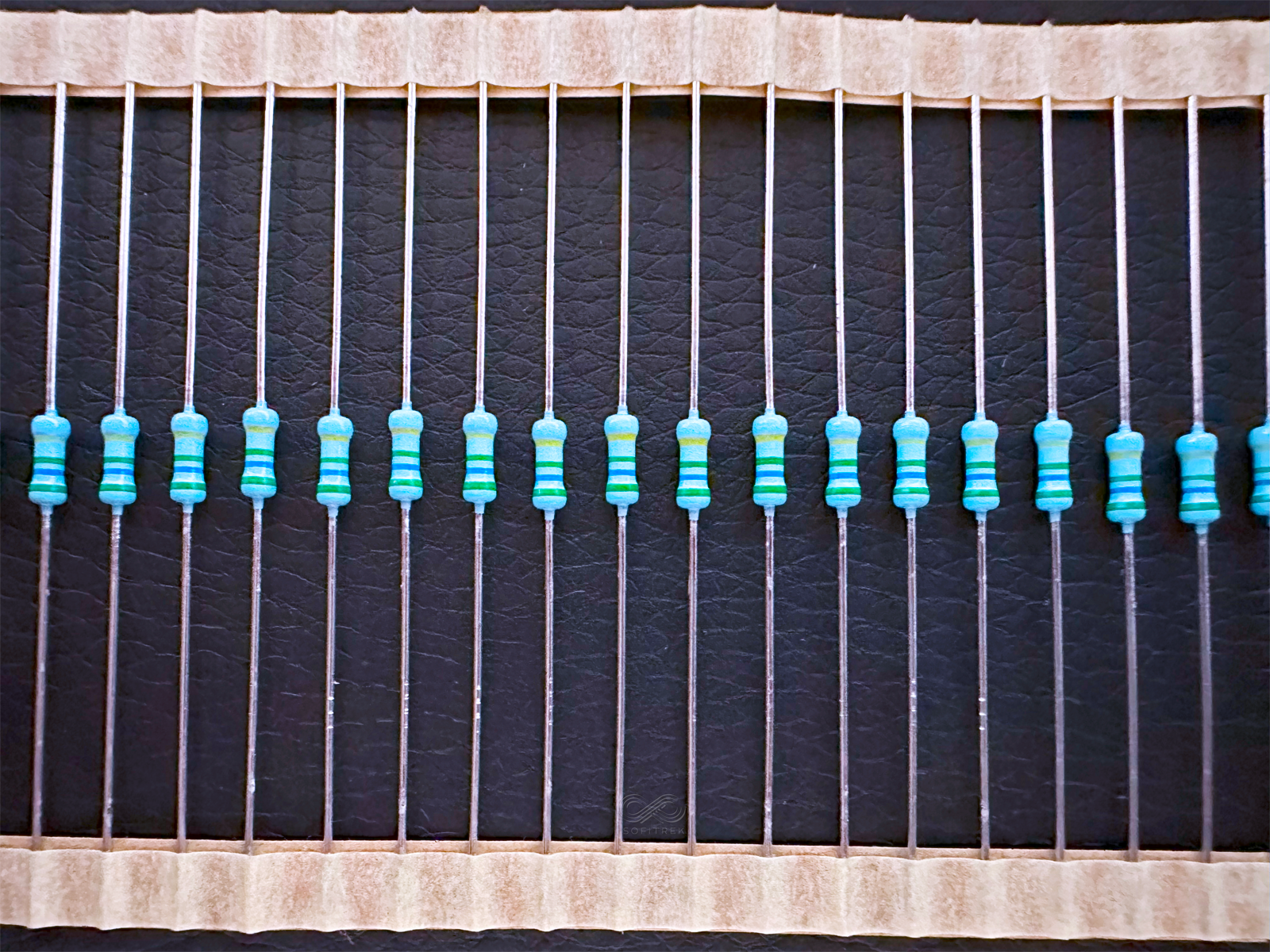 100Pcs VR25 5M6 5% Vishay Metal Film Leaded Resistor 5.6MOhm 1/4W - $4.95