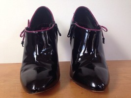 Betsey Johnson Black Patent Leather Pink Bows Spike High Heels Booties 7M 37.5 - £69.52 GBP