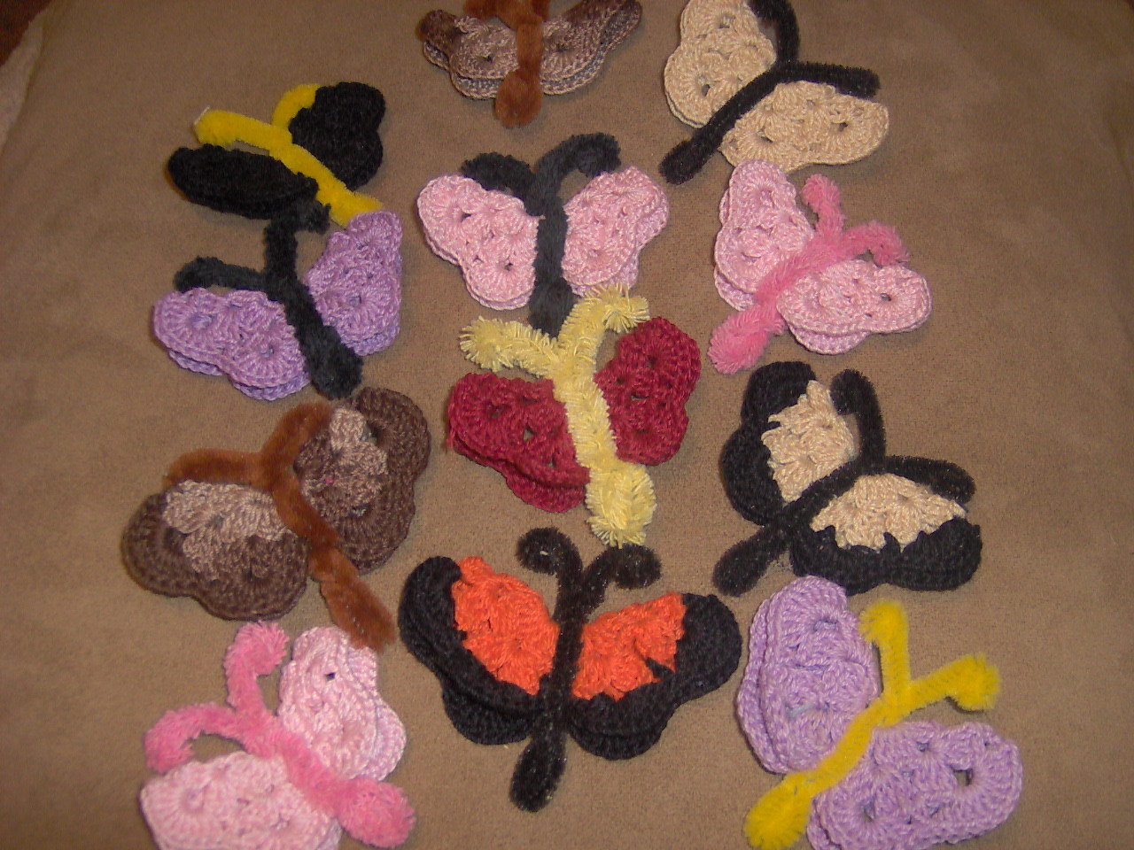 crochet butterfly magnet or pin - Freebie