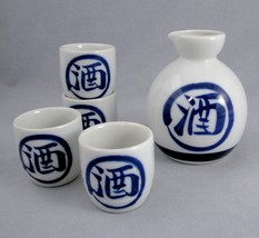 Blue White Porcelain Sake Set Tokkuri Bottle Pitcher &amp; 4 Cups Japan Liquor Kanji - £32.37 GBP