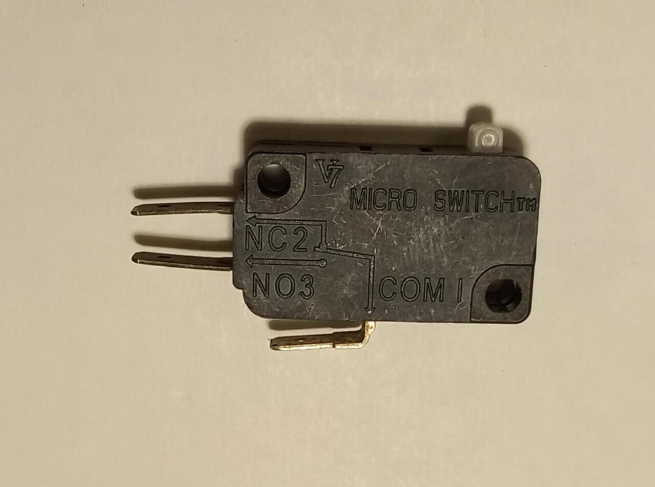 HONEYWELL PREMIUM MINI SWTICH 15.10A 250VAC P/N: V7-1C17D8 [USED] - $3.41