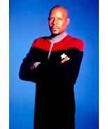 1998’s DEEP SPACE NINE Avery Brooks as Capt. Sisko color 7x10 costume po... - $152.12 MXN