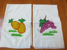 Vtg  Pair fruit dish kitchen cotton towels Pineapple Grapes - £15.62 GBP