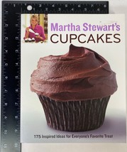 Martha Stewart&#39;s Cupcakes by the editors of Martha Stewart Living 2009 Paperback - £10.18 GBP