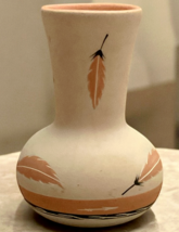 7 Inch Signed Native American Pottery Vase Painted Feathers &amp; Arrows Tan... - $312.37 MXN