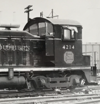 Kansas City Southern Railway Railroad KCS #4214 NW2 Electromotive Train Photo - £7.49 GBP