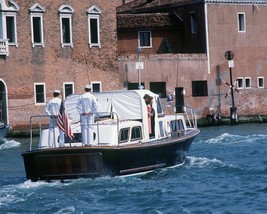President Ronald Reagan and Nancy on water taxi in Venice Italy New 8x10 Photo - £6.92 GBP